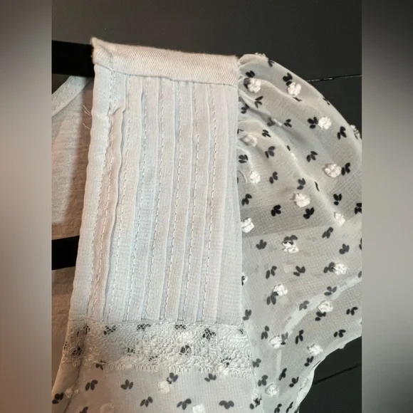 LC Lauren Conrad light baby blue swiss dot short sleeve top Size XS - Picture 4 of 5